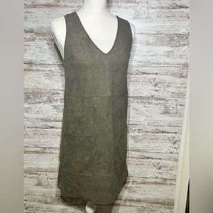 sleeveless dress with pockets